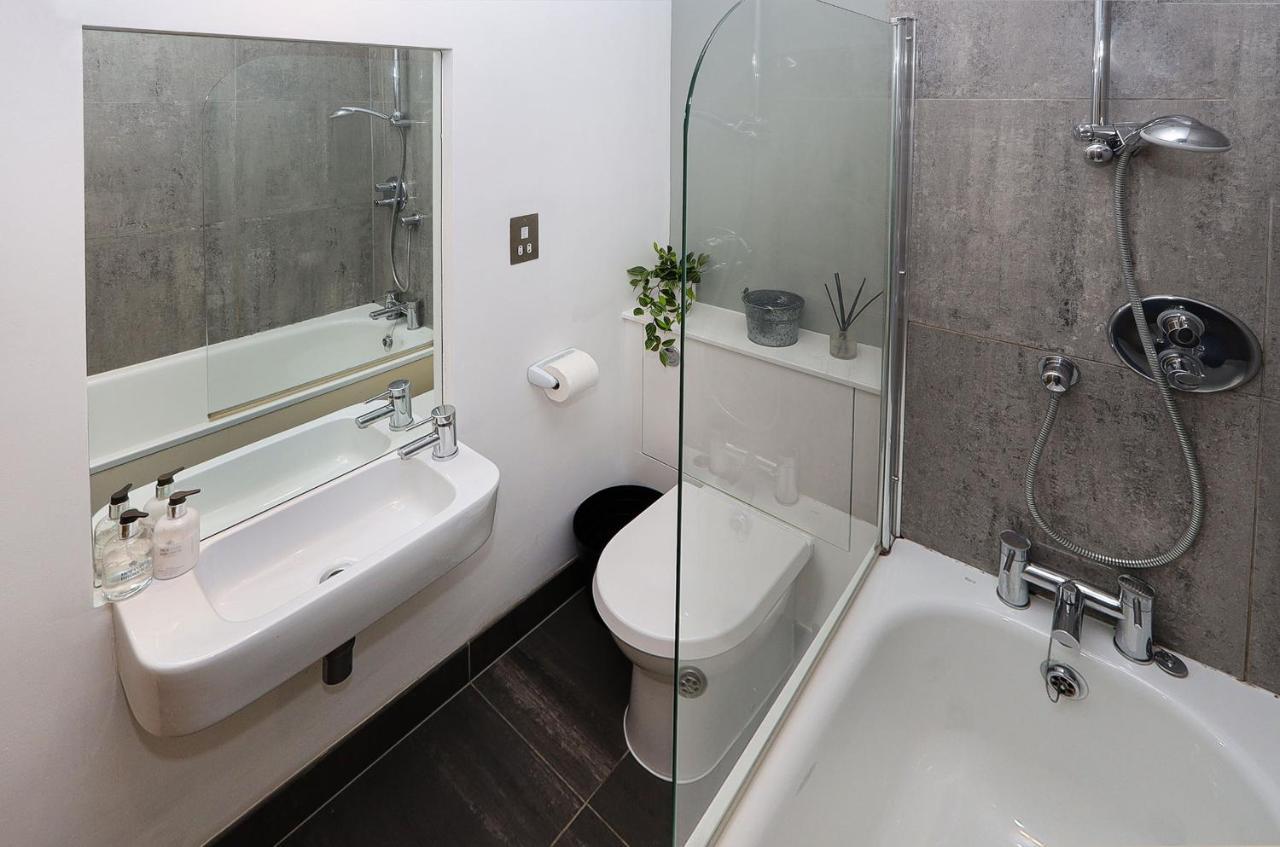 Apartament Bright And Modern 2 Bed Flat