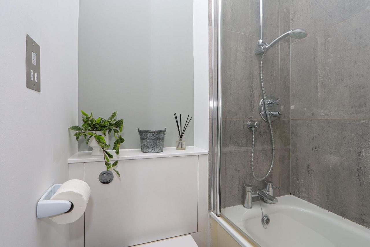Bright And Modern 2 Bed Flat Apartament